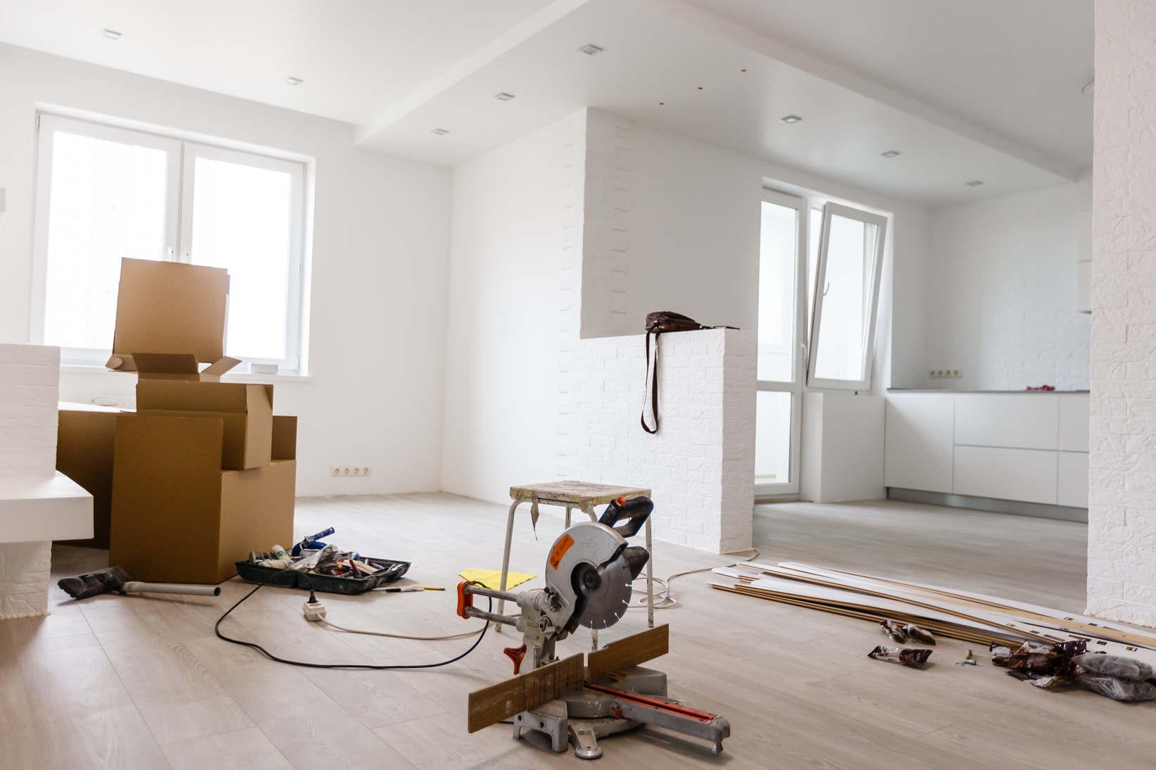 як встановити підлоговий плінтус мдф