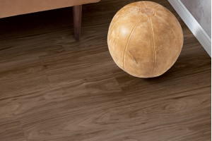 Коркова підлога EGGER PRO Comfort Горіх Турені темний EPC033