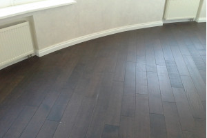 Укладання масивної дошки із заводською обробкою з пристроєм основи з фанери