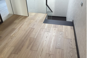 Укладання паркетної дошки на клей із влаштуванням основи з фанери