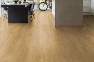 Ламінат Quick-Step Majestic Дуб лісовий натуральний, 32 клас, фаска 4v, вологостійкий, 9.5*240*2050 мм