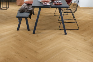 Quick-Step вініл Pristine Блаженство океану теплий медовий, англійська ялинка, 33 клас, водостійкий, клейовий, фаска 4v, брашований, 2.5*129*740 мм