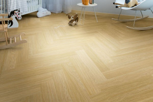 Quick-Step вініл Pristine Дуб помірний натуральний ясний, англійська ялинка, 33 клас, водостійкий, клейовий, фаска 4v, брашований, 2.5*129*740 мм