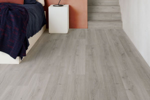 Quick-Step вініл Bloom Дуб ботанічний сірий, 33 клас, водостійкий, замковий, фаска 4v, брашований, підкладка, 6*209*1494 мм