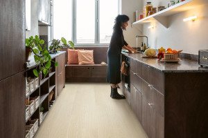 Quick-Step вініл Bloom Дуб чистий полярний, 33 клас, водостійкий, замковий, фаска 4v, брашований, підкладка, 6*209*1494 мм