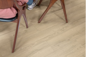 Ламінат Quick-Step Classic Дуб сірувато-бежевий з пісочним відтінком, 32 клас, фаска 4v, вологостійкий, 8*190*1200 мм