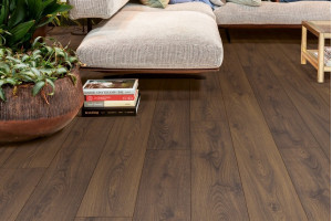 Ламінат Quick-Step Classic Дуб земляний горіх коричневий, 32 клас, фаска 4v, вологостійкий, 8*190*1200 мм