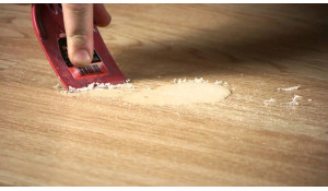 Як прибрати плями з лінолеуму