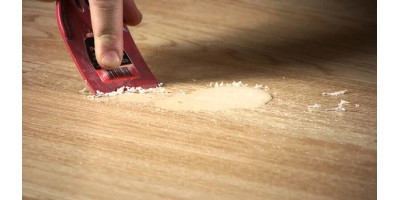 Як прибрати плями з лінолеуму